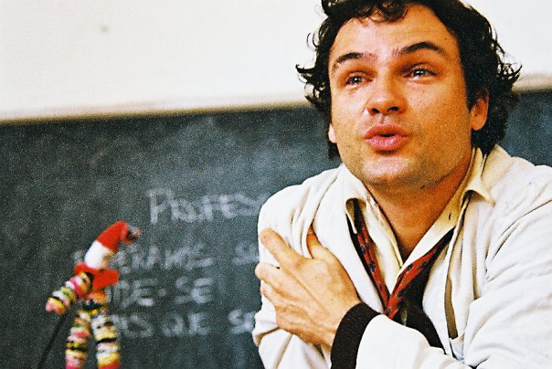 O que morreu mas não&nbsp;deitou?